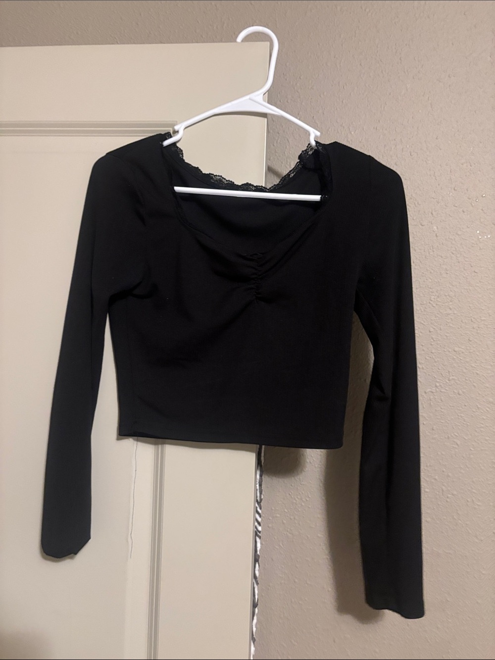 Women's Black Long-Sleeve Lace-Trim Crop Top